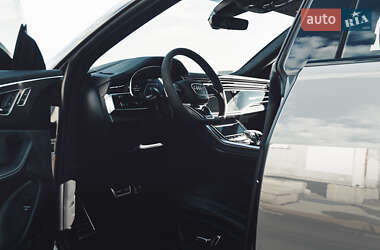 Позашляховик / Кросовер Audi RS Q8 2023 в 