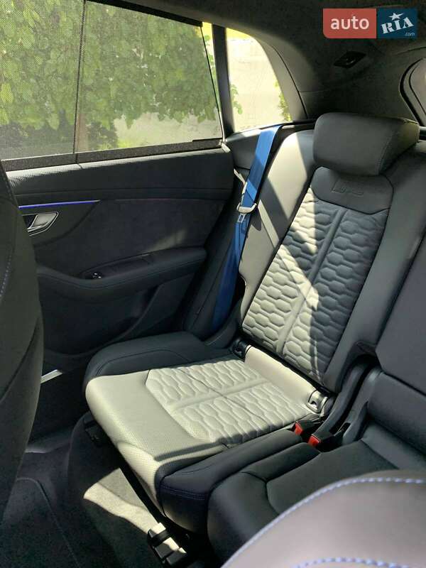 Позашляховик / Кросовер Audi RS Q8 2025 в Києві фото 18 Позашляховик / Кросовер Audi RS Q8 2025 в Києві