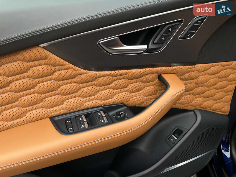 Внедорожник / Кроссовер Audi RS Q8 2020 в Киеве