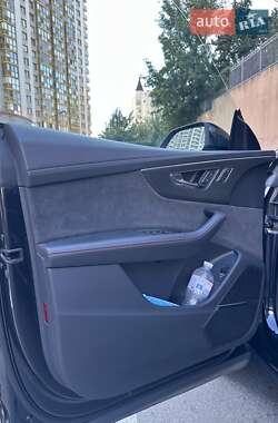 Позашляховик / Кросовер Audi RS Q8 2021 в 