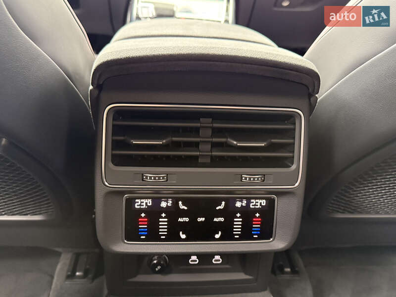 Внедорожник / Кроссовер Audi RS Q8 2024 в Киеве