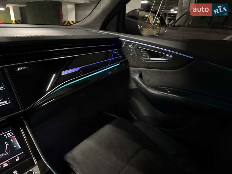 Позашляховик / Кросовер Audi RS Q8 2020 в Києві