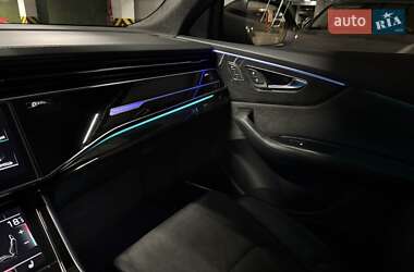 Позашляховик / Кросовер Audi RS Q8 2020 в 