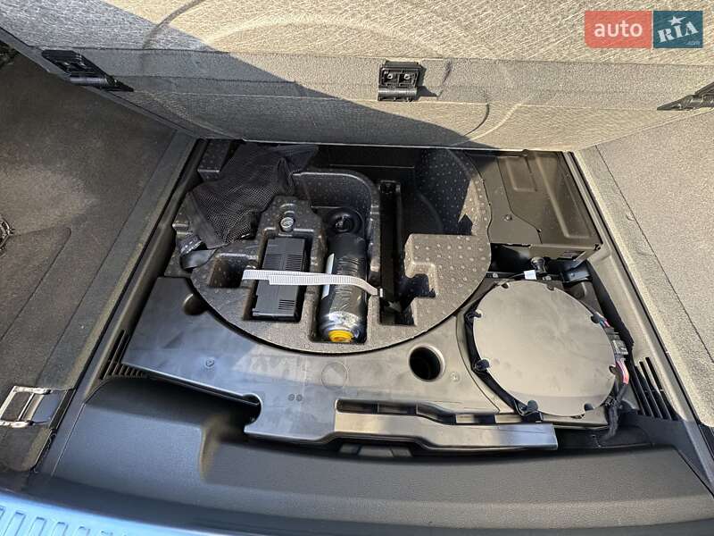 Внедорожник / Кроссовер Audi RS Q8 2025 в Киеве