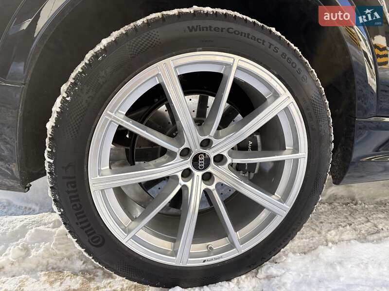 Внедорожник / Кроссовер Audi RS Q8 2025 в Киеве