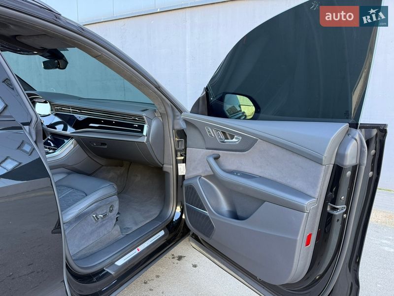 Внедорожник / Кроссовер Audi RS Q8 2025 в Киеве