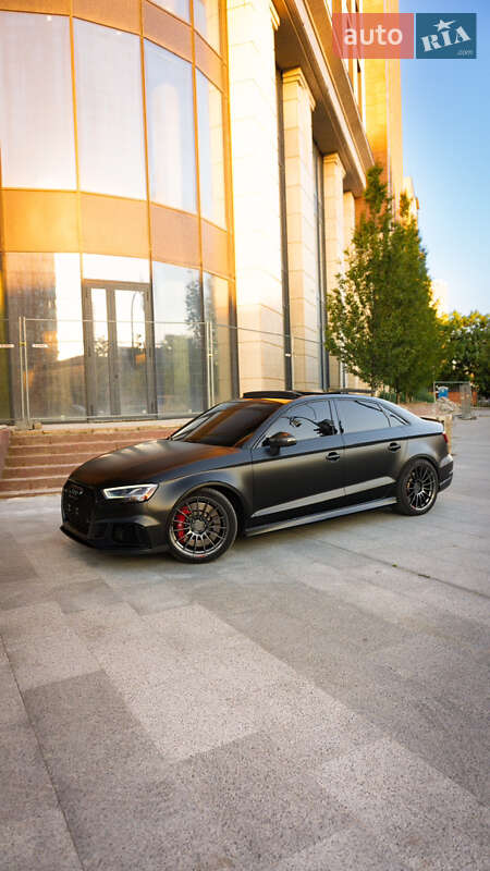 Седан Audi RS3 2018 в Киеве