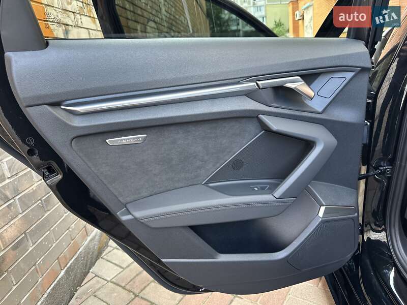 Седан Audi RS3 2021 в Киеве