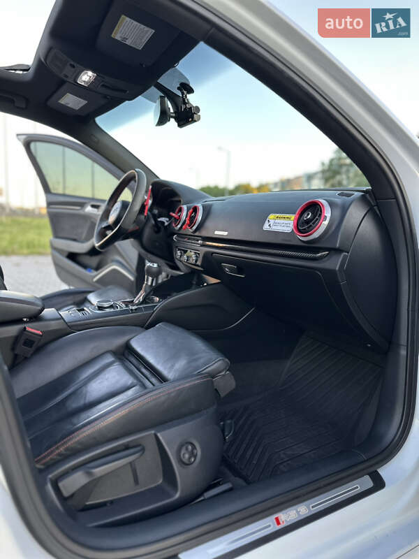 Седан Audi RS3 2017 в Львове