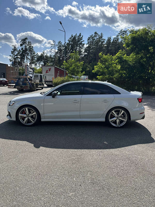 Седан Audi RS3 2018 в Білогородці
