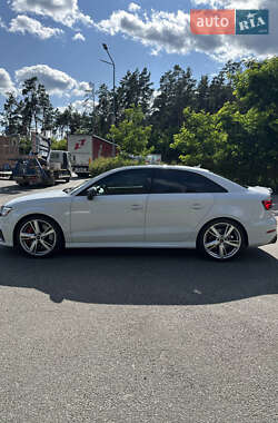 Седан Audi RS3 2018 в 