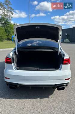 Седан Audi RS3 2018 в 