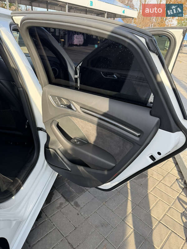 Седан Audi RS3 2017 в Запоріжжі