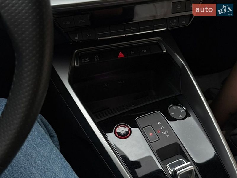 Седан Audi RS3 2022 в Умані