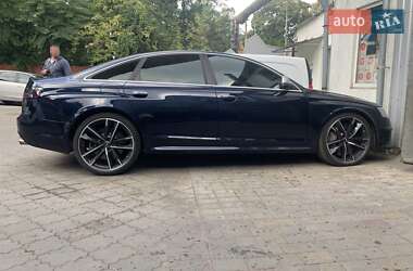 Седан Audi RS6 2010 в 
