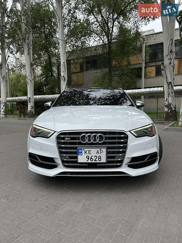 Седан Audi S3 2015 в Днепре