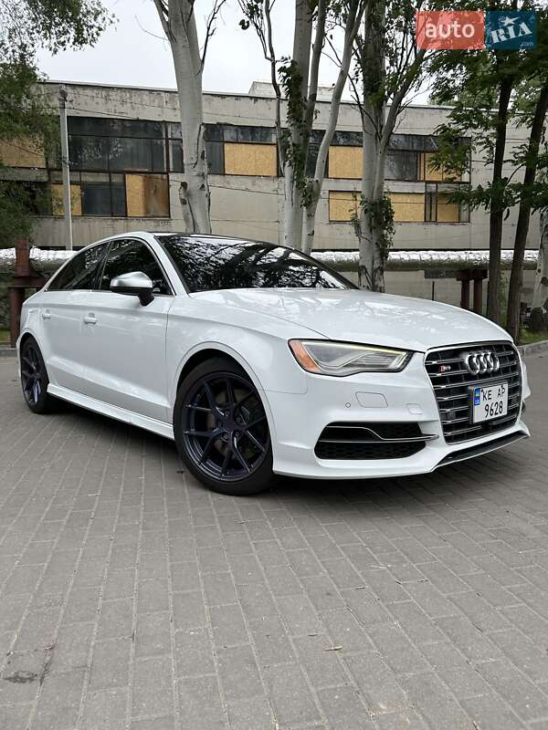 Седан Audi S3 2015 в Днепре