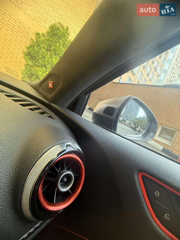 Седан Audi S3 2016 в Киеве