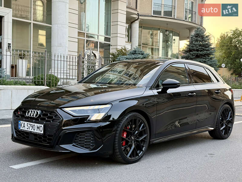Седан Audi S3 2021 в 