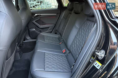 Седан Audi S3 2021 в 
