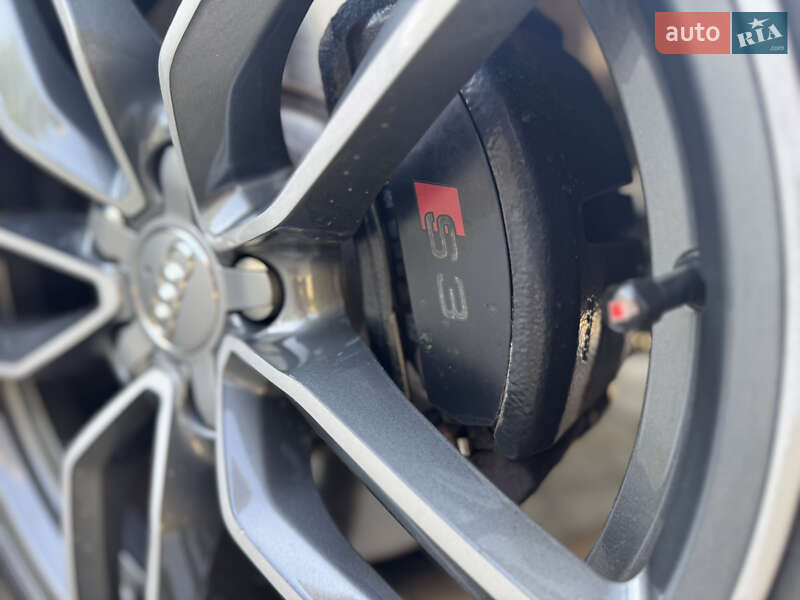 Седан Audi S3 2014 в Вижниці