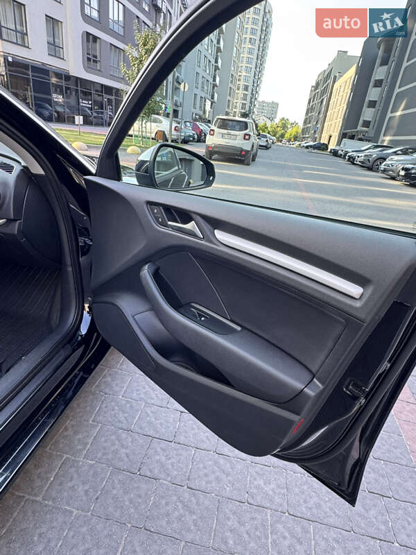 Седан Audi S3 2015 в Львове