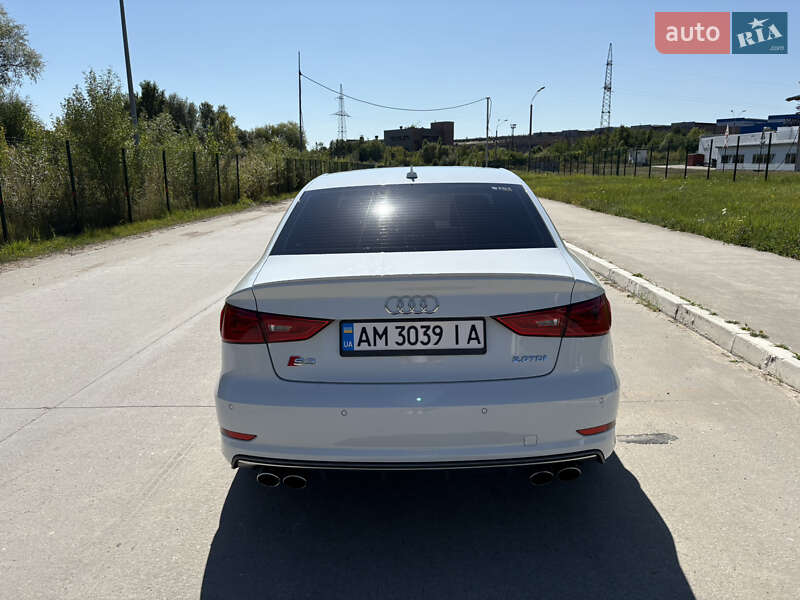 Седан Audi S3 2015 в Коростені
