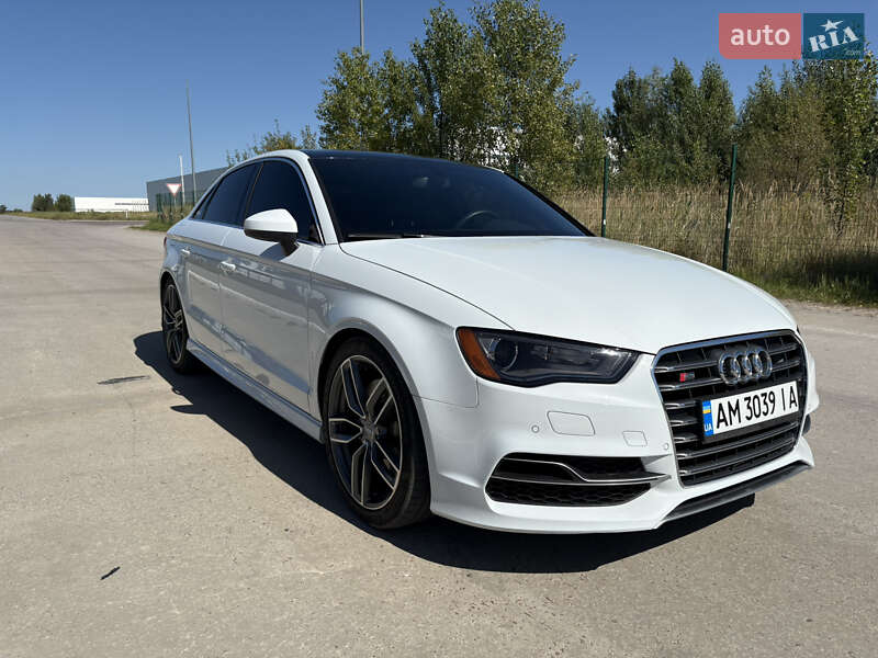Седан Audi S3 2015 в Коростені
