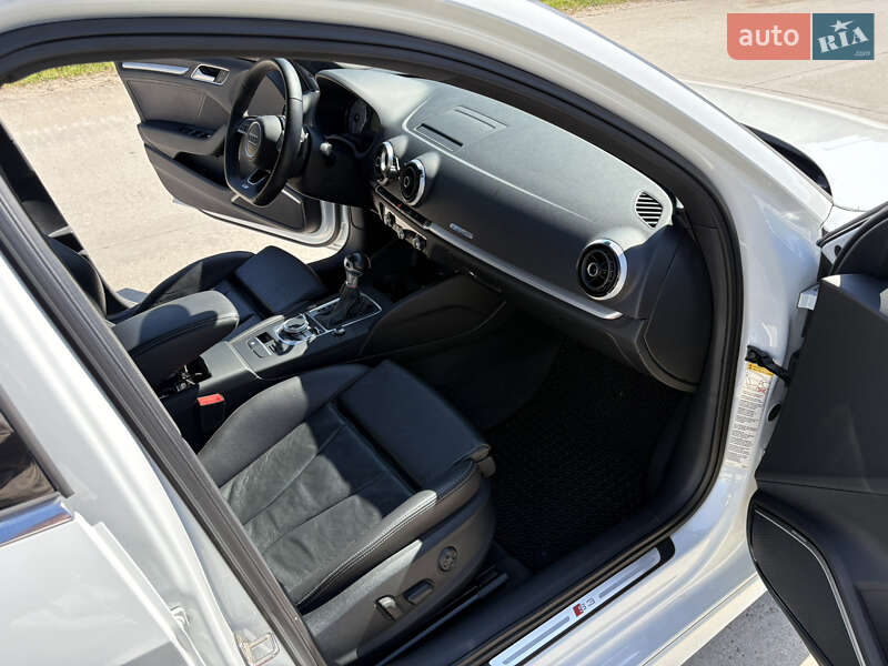 Седан Audi S3 2015 в Коростені