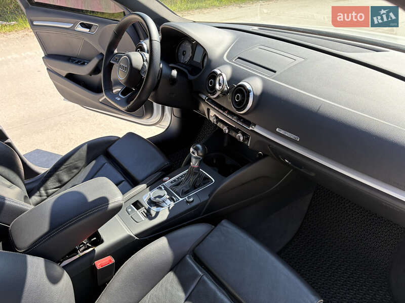 Седан Audi S3 2015 в Коростені