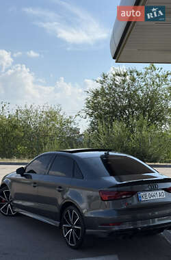 Седан Audi S3 2017 в 