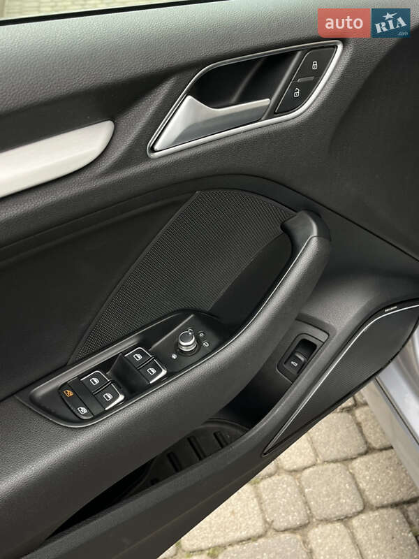 Седан Audi S3 2015 в Львові