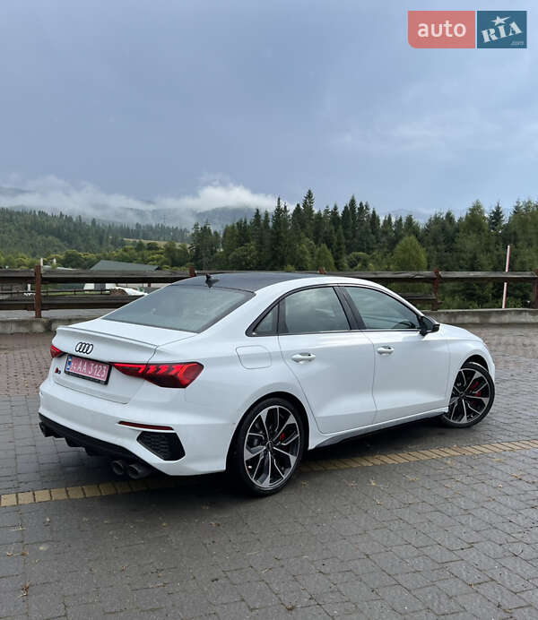 Седан Audi S3 2023 в Львові