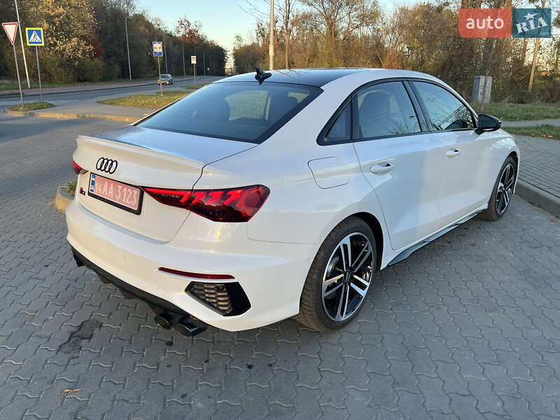 Седан Audi S3 2023 в Львові