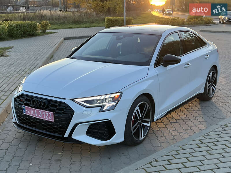 Седан Audi S3 2023 в Львові