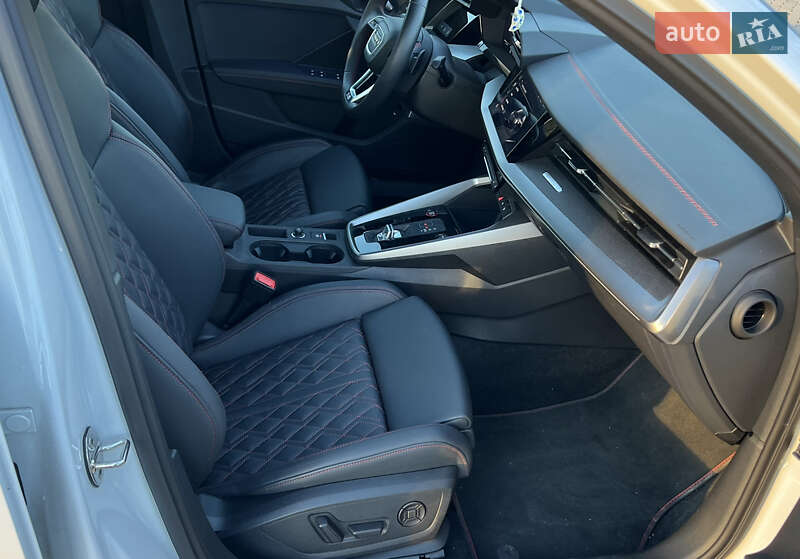Седан Audi S3 2023 в Львові