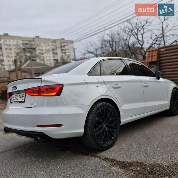 Седан Audi S3 2014 в Виннице