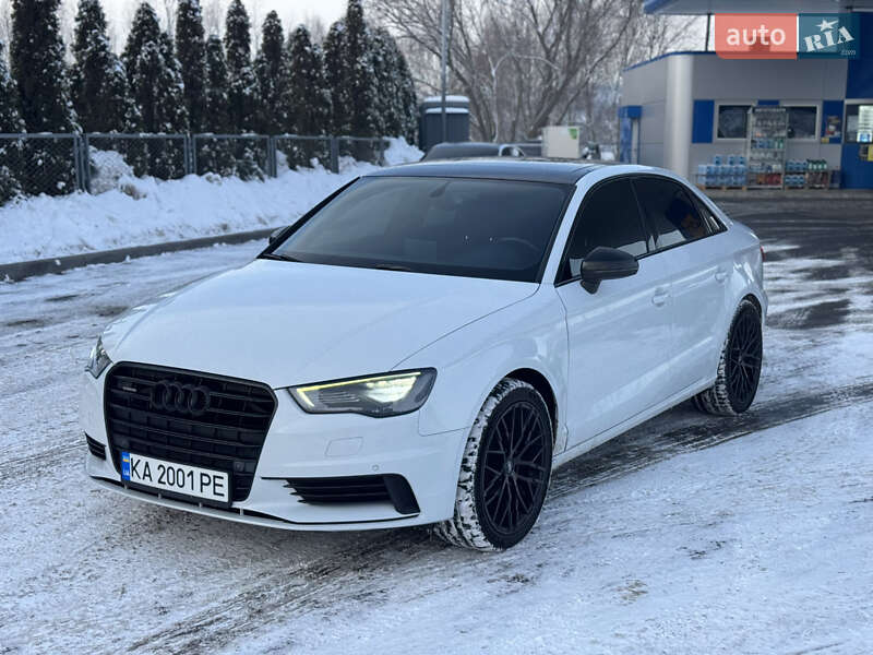 Седан Audi S3 2014 в Смілі