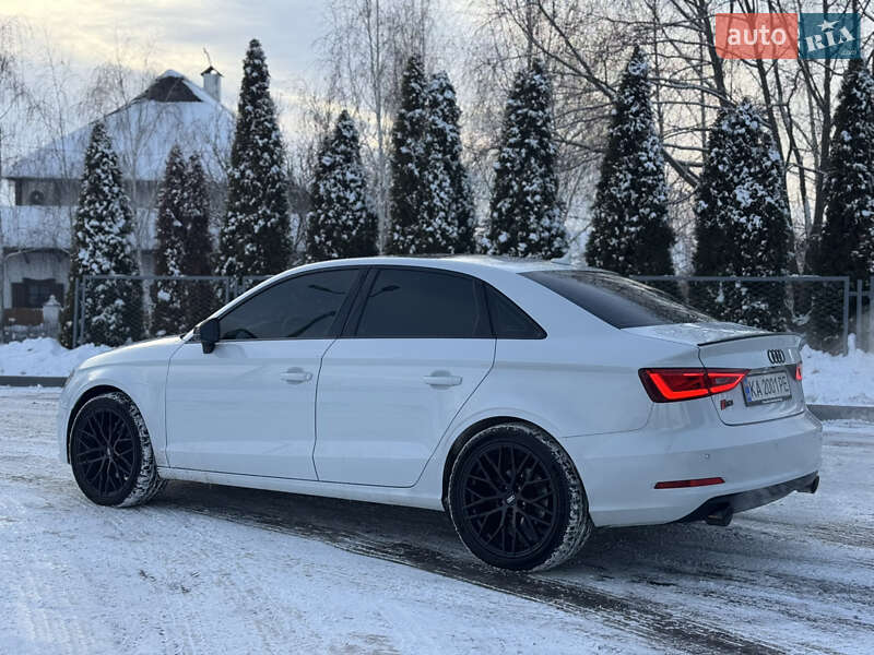 Седан Audi S3 2014 в Смілі
