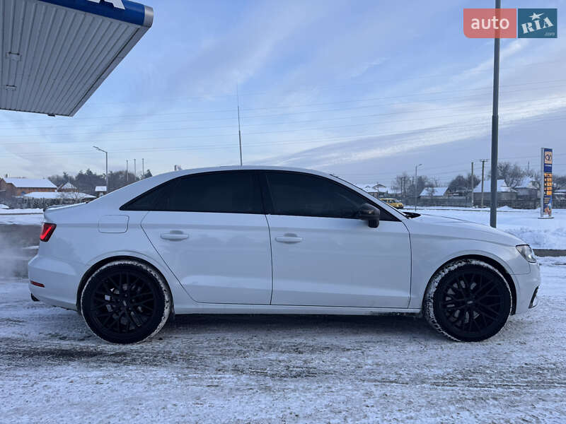 Седан Audi S3 2014 в Смілі