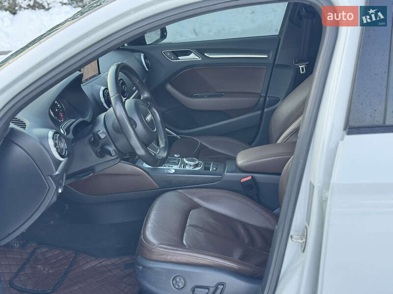 Седан Audi S3 2014 в Смілі