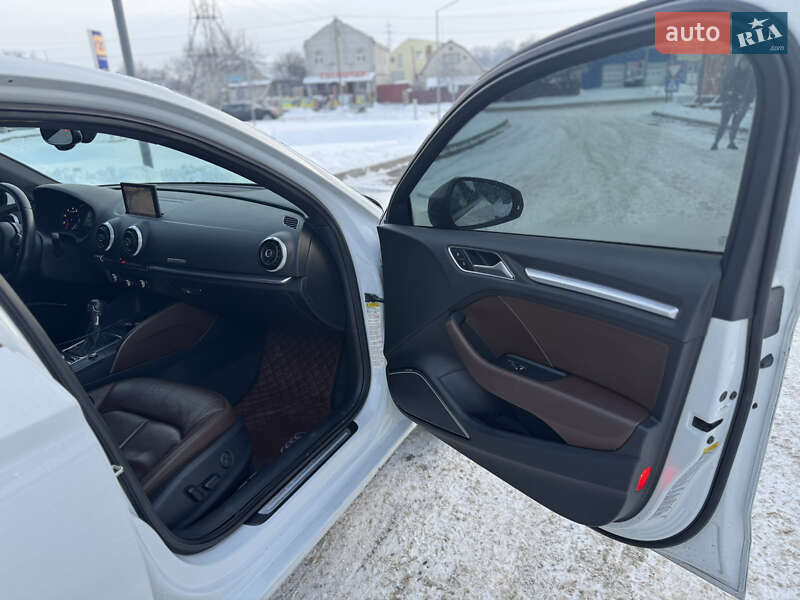 Седан Audi S3 2014 в Смілі