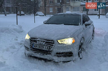 Седан Audi S3 2015 в Коростене