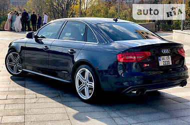 Седан Audi S4 2014 в 