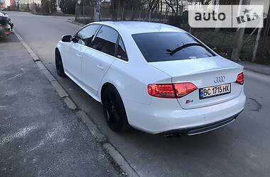 Седан Audi S4 2011 в 