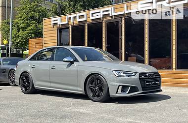 Седан Audi S4 2019 в Киеве