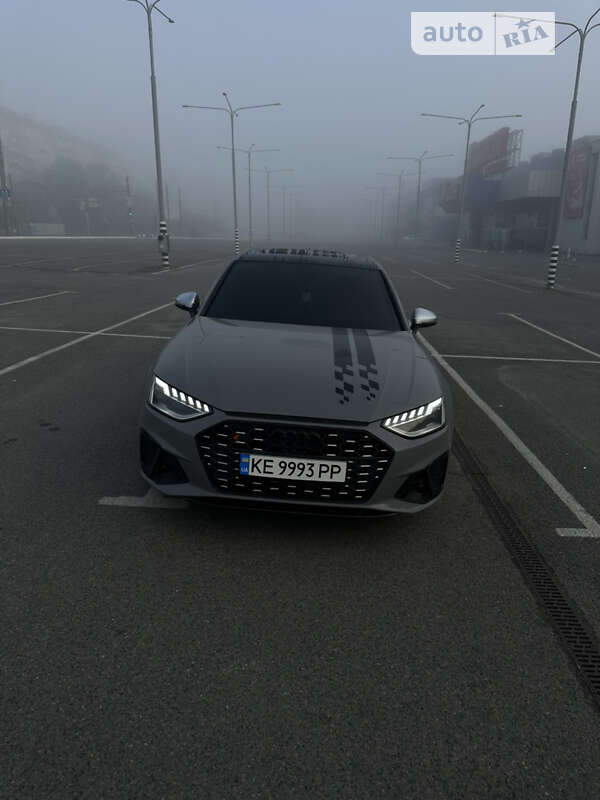 Седан Audi S4 2018 в Дніпрі