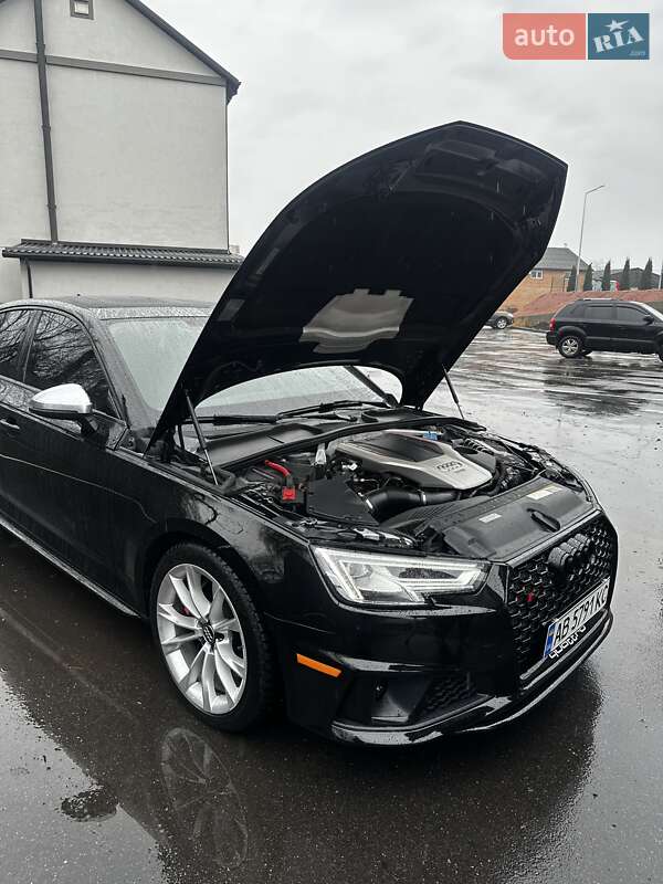 Седан Audi S4 2018 в Виннице