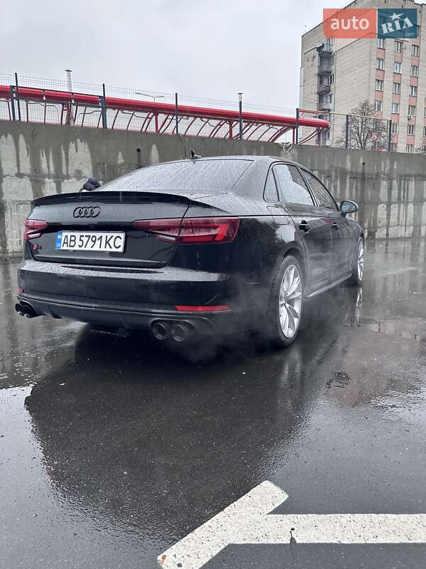 Седан Audi S4 2018 в Виннице