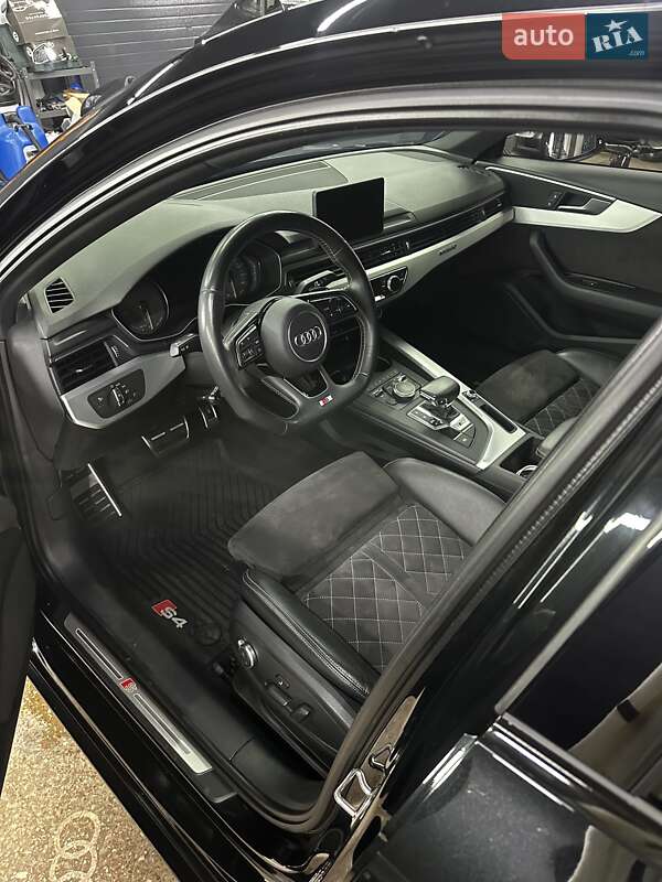Седан Audi S4 2018 в Виннице